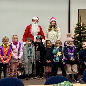 Wunschbaumaktion im St. Elisabeth-Krankenhaus bringt Kinderaugen zum Leuchten